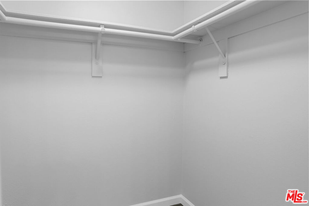 620 W Hyde Park Boulevard 209