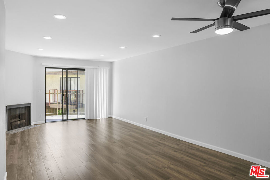 620 W Hyde Park Boulevard 209