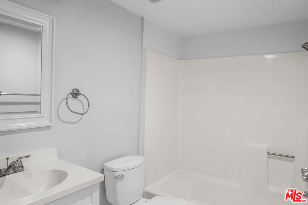 620 W Hyde Park Boulevard 209