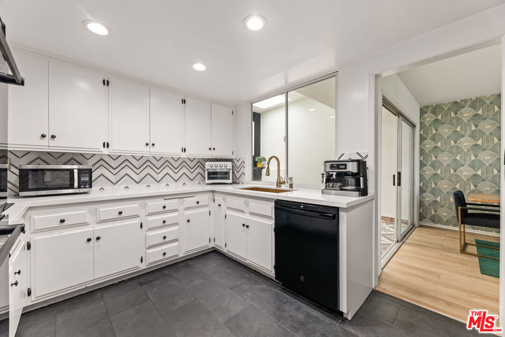 3500 W Manchester Boulevard 462