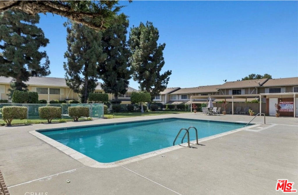 3500 W Manchester Boulevard 462