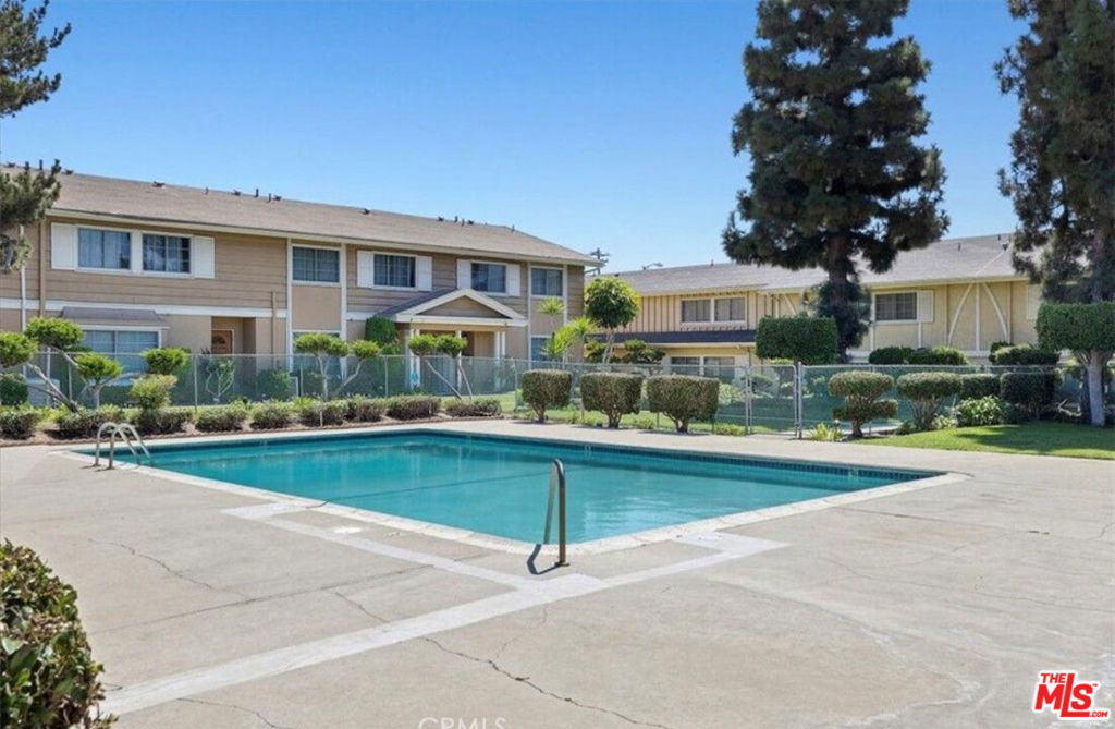 3500 W Manchester Boulevard 462