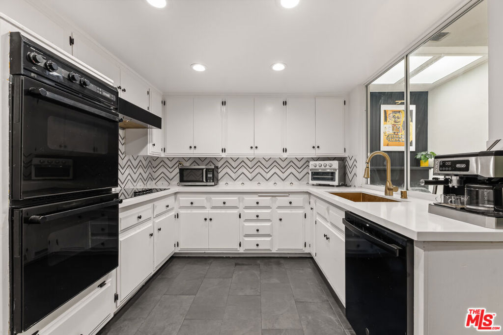 3500 W Manchester Boulevard 462