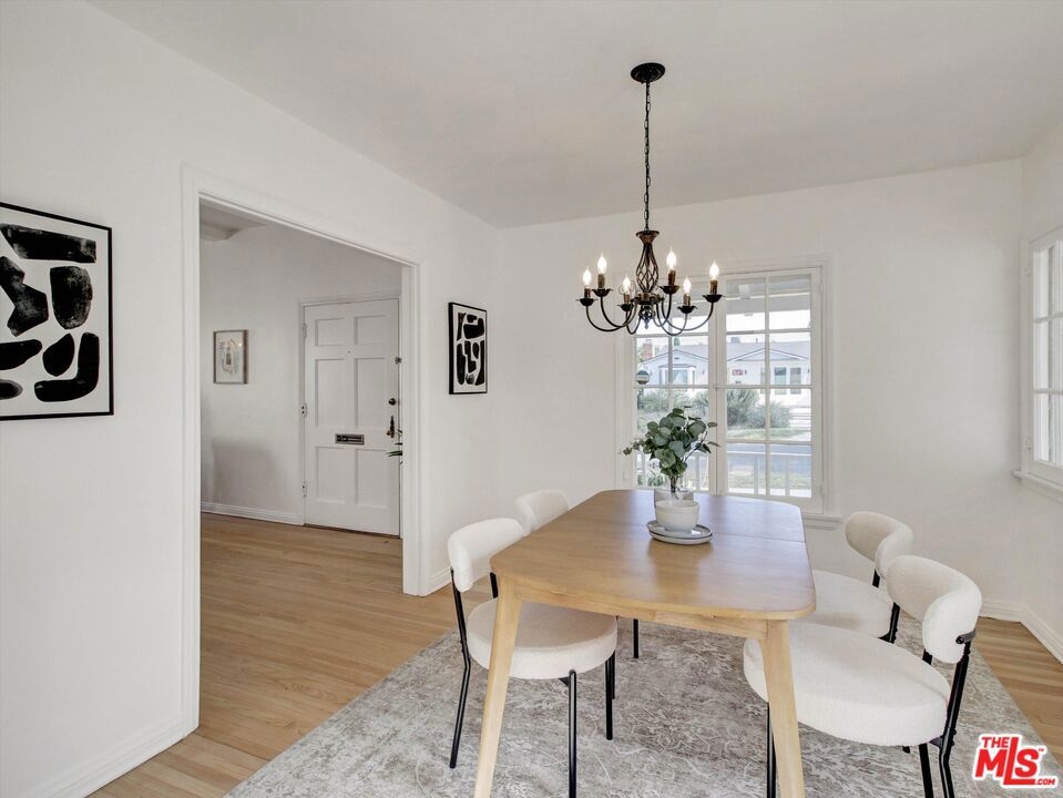 440 W Ellis Avenue