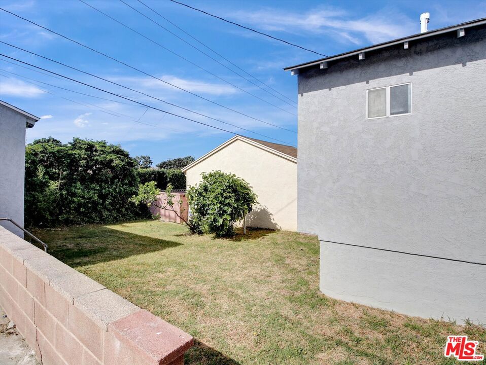 440 W Ellis Avenue