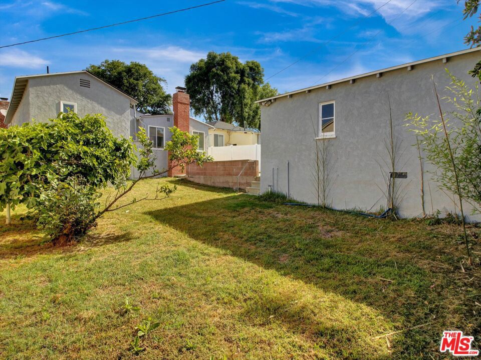 440 W Ellis Avenue