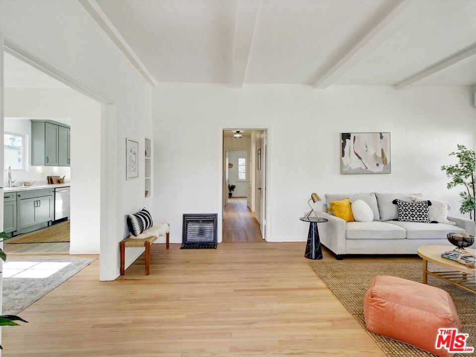 440 W Ellis Avenue