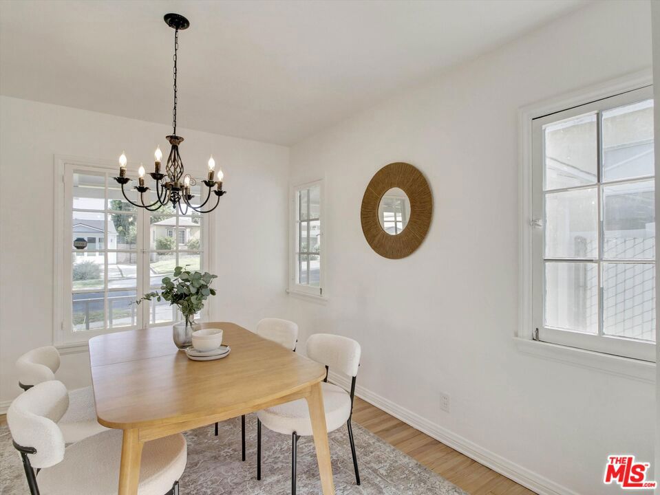 440 W Ellis Avenue