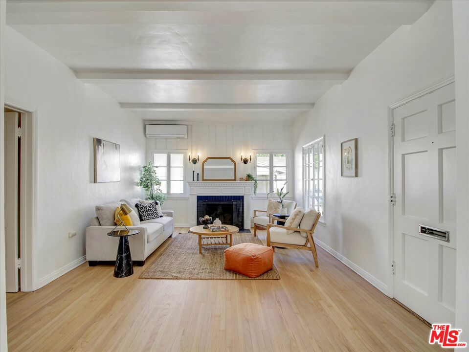 440 W Ellis Avenue