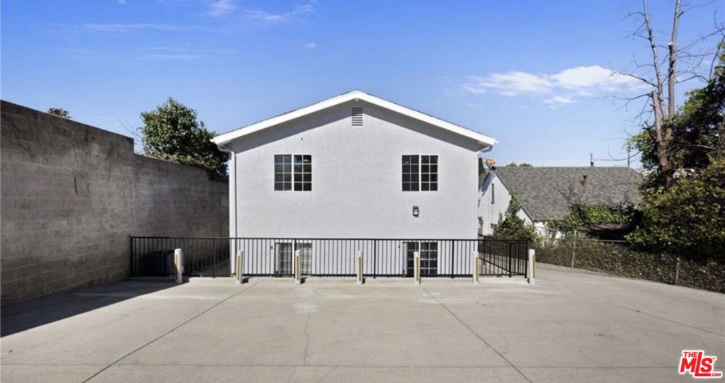 424 Parkman Avenue