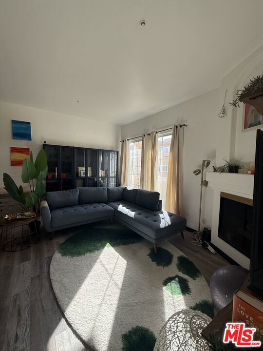 7033 La Tijera Boulevard G101