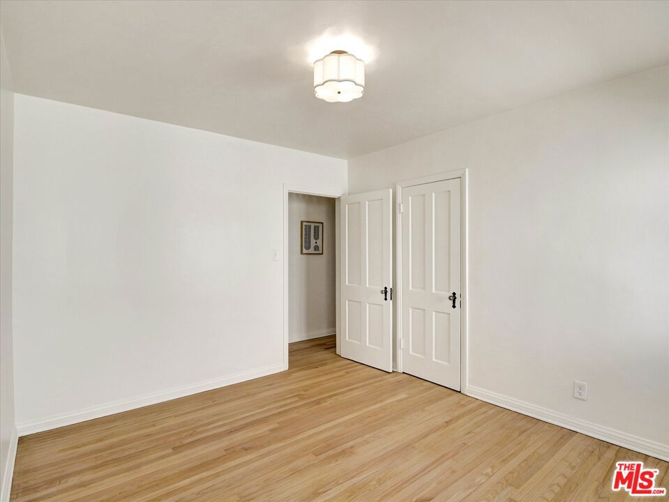 440 W Ellis Avenue
