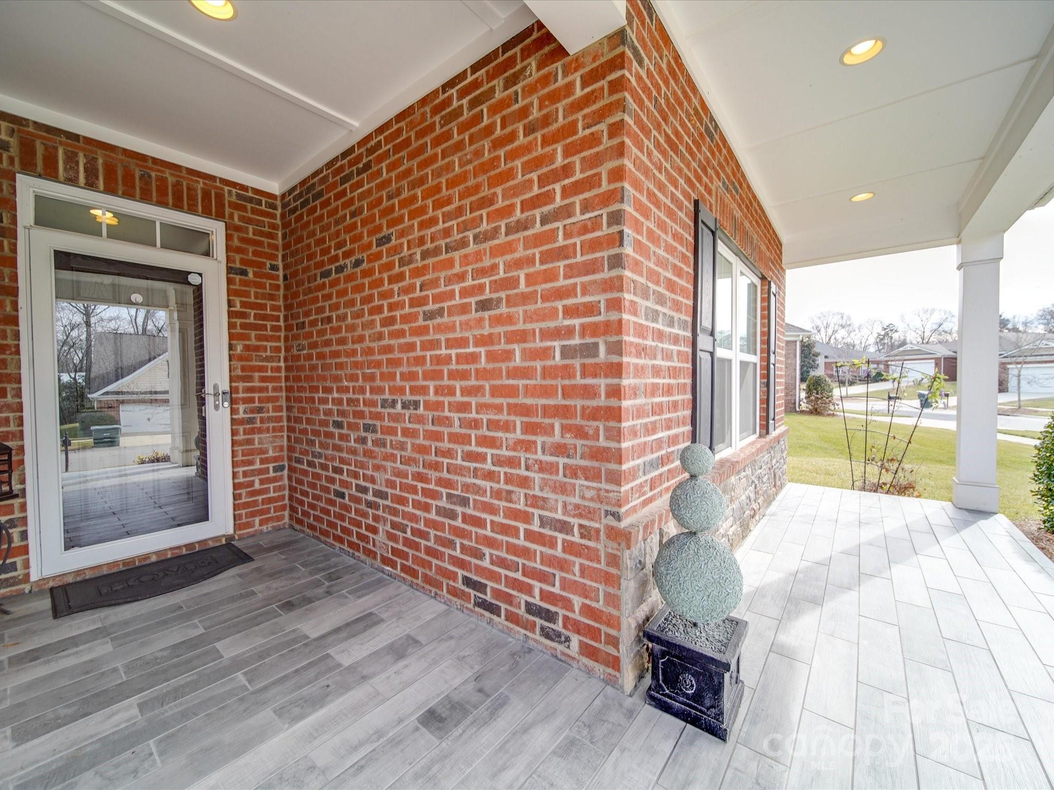 2836 Santiago Circle