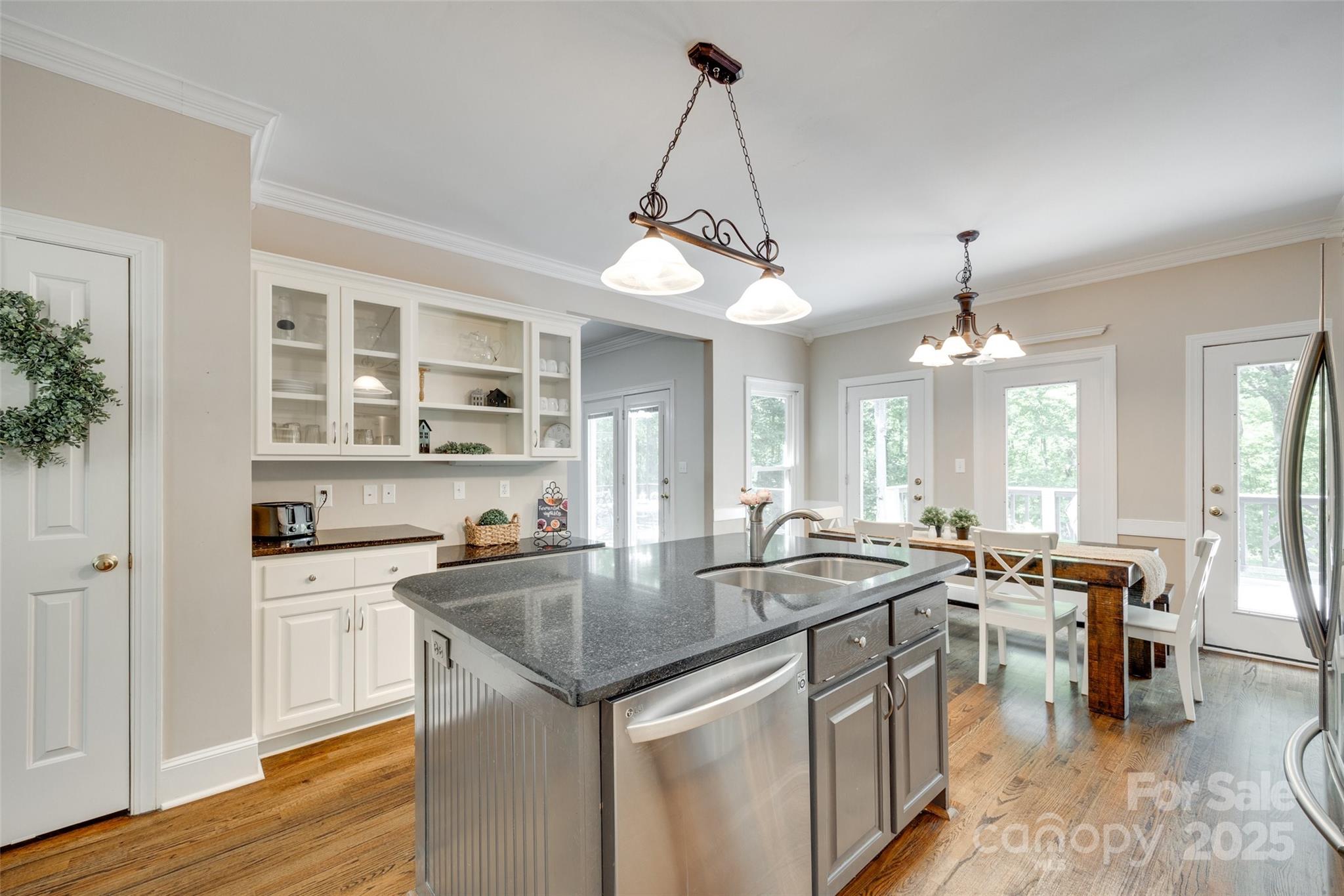 7122 Forest Ridge Road