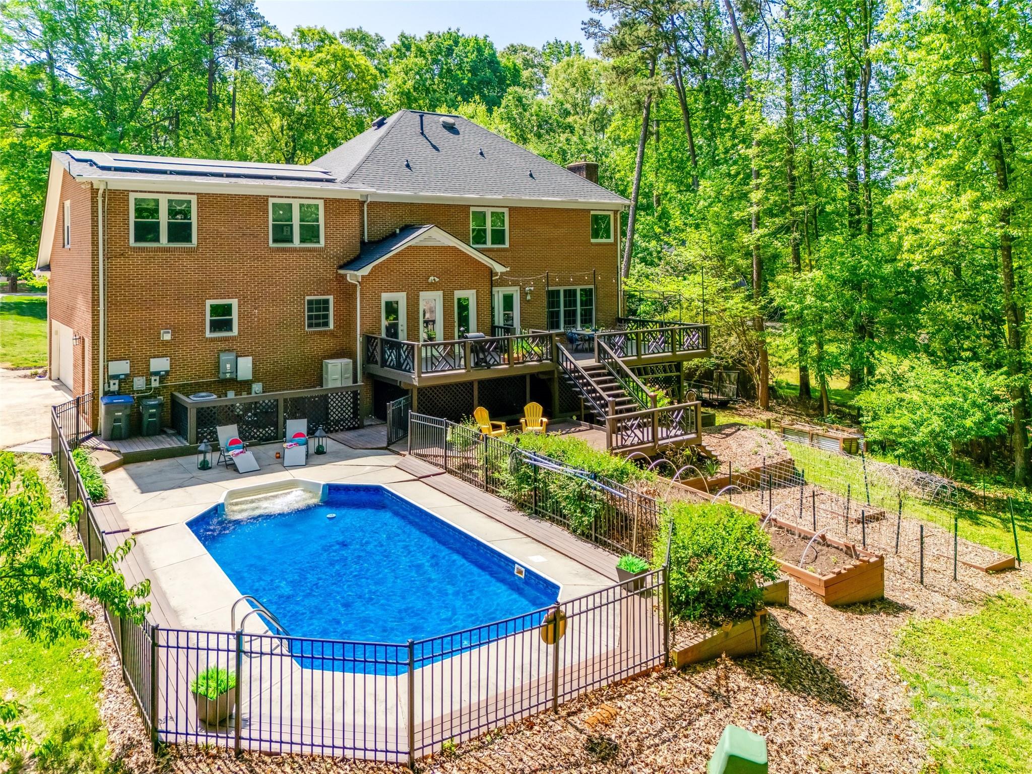 7122 Forest Ridge Road