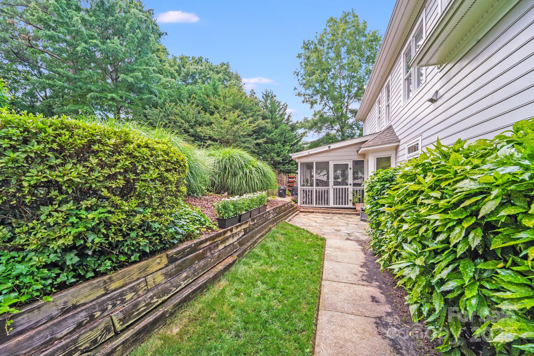 10338 Hollybrook Drive