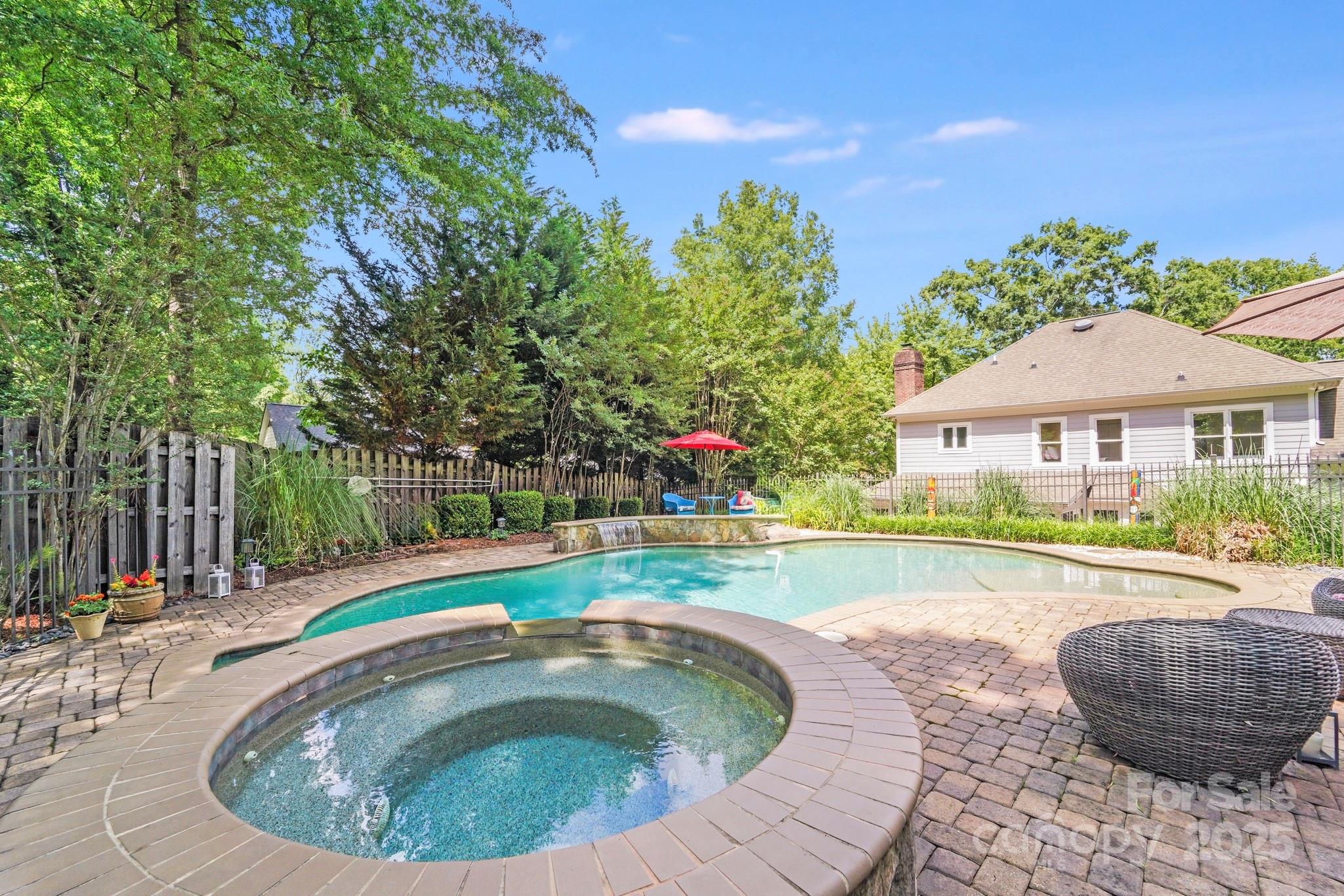10338 Hollybrook Drive