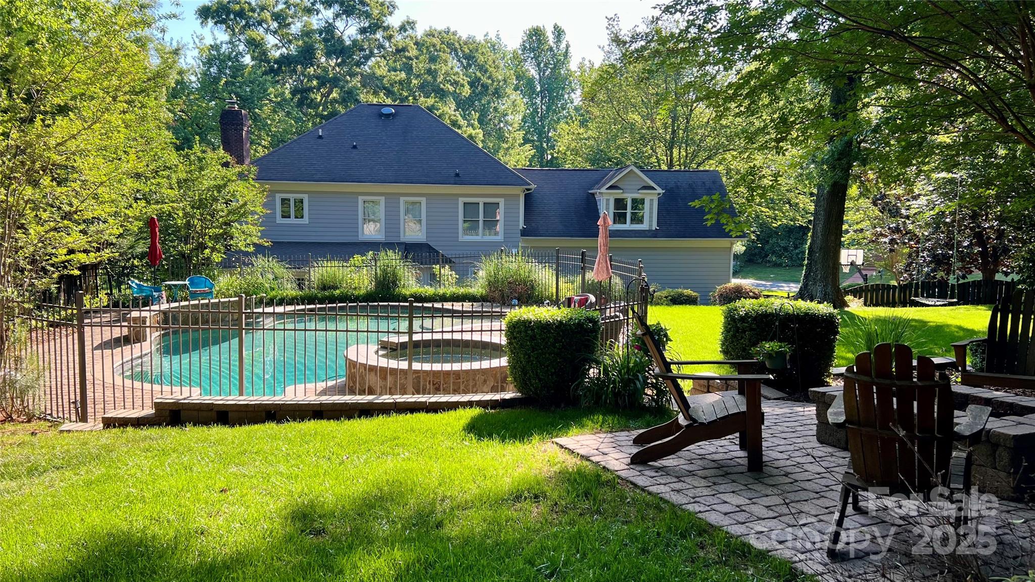 10338 Hollybrook Drive