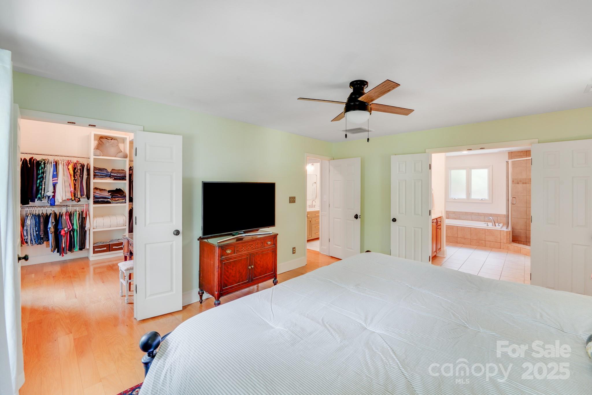 10338 Hollybrook Drive