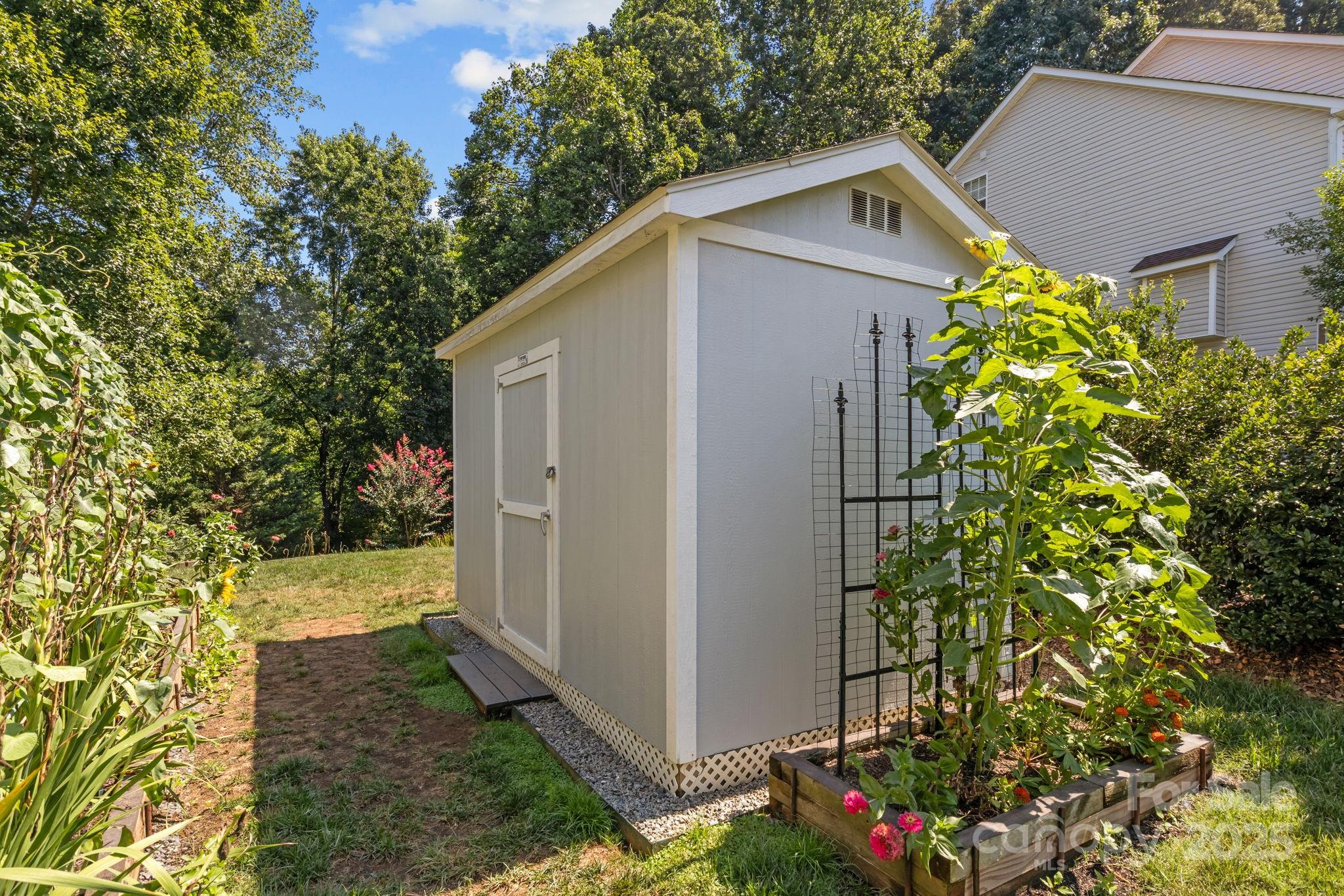 165 W Walnut Avenue