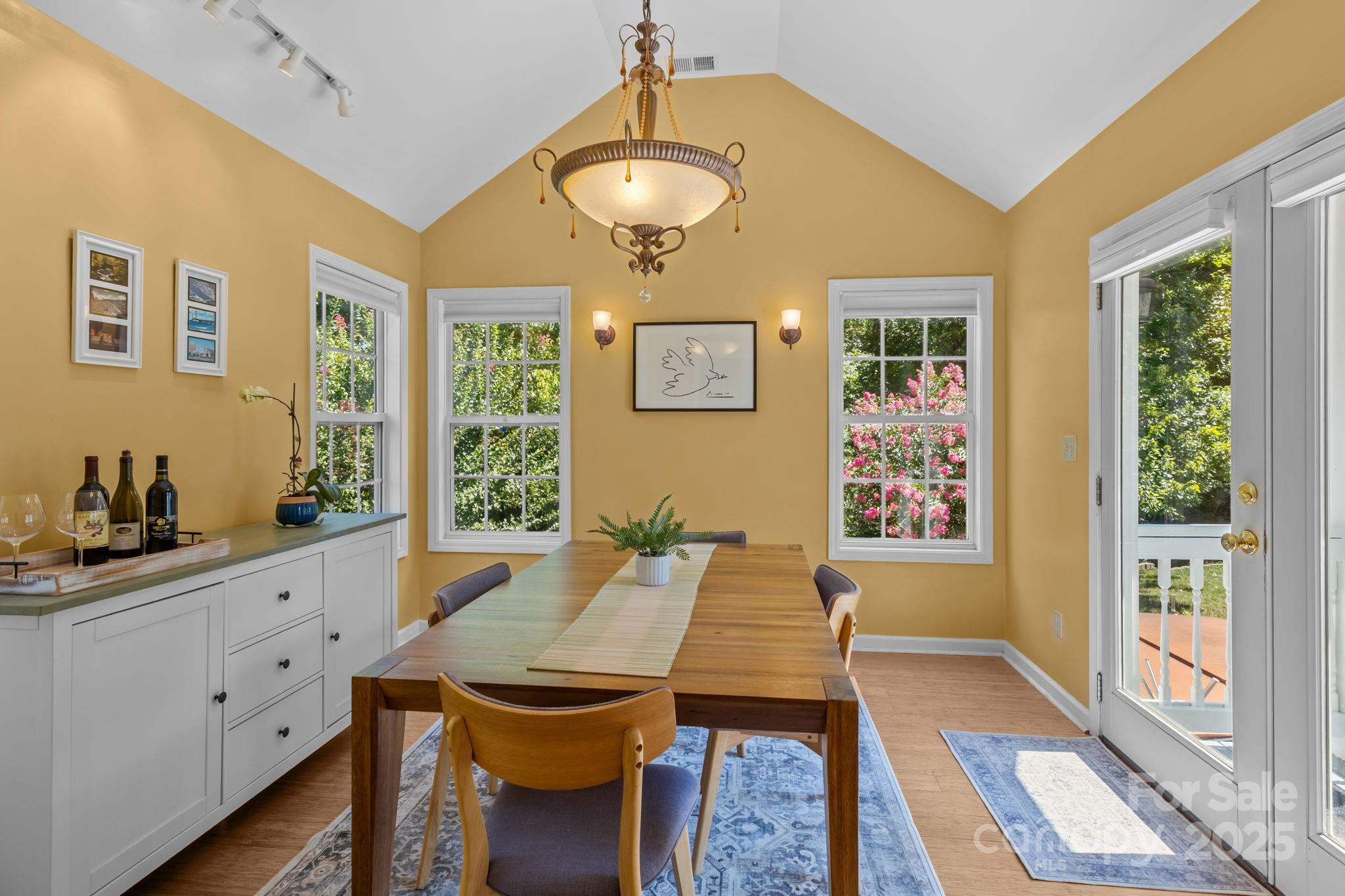 165 W Walnut Avenue