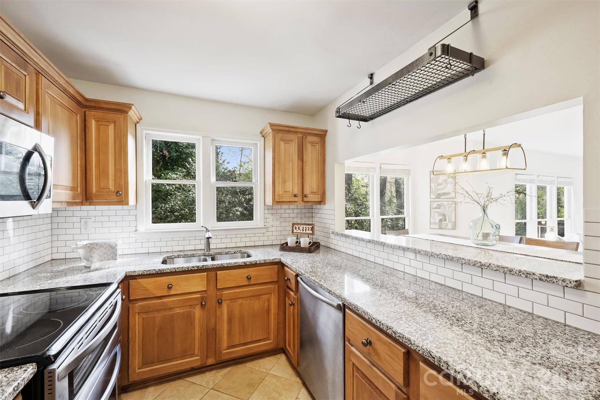 2715 Selwyn Avenue Unit: 43