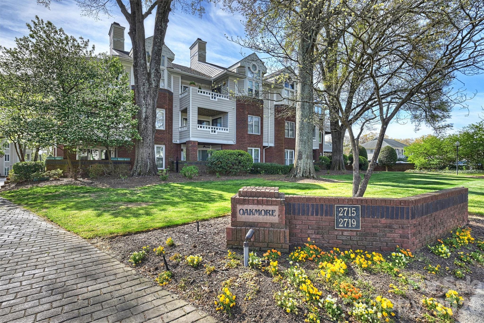 2715 Selwyn Avenue Unit: 43