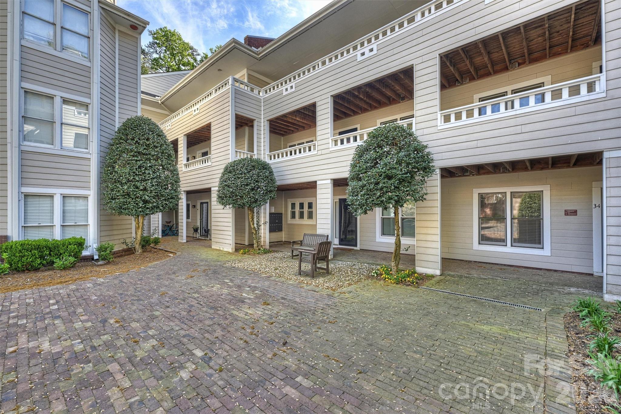 2715 Selwyn Avenue Unit: 43