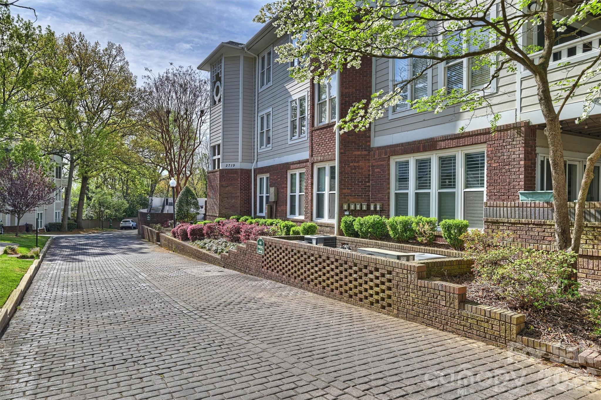 2715 Selwyn Avenue Unit: 43