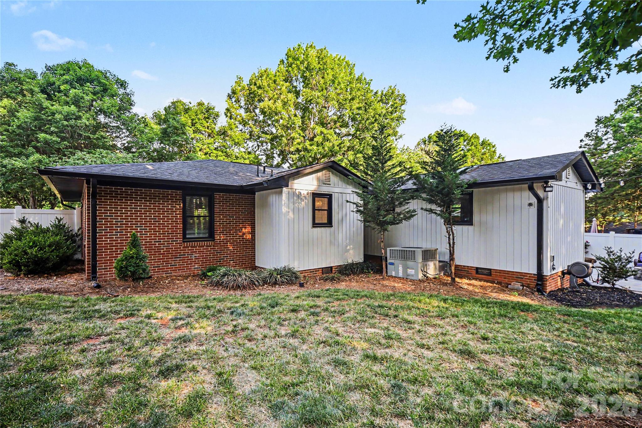 254 Lucky Drive NW