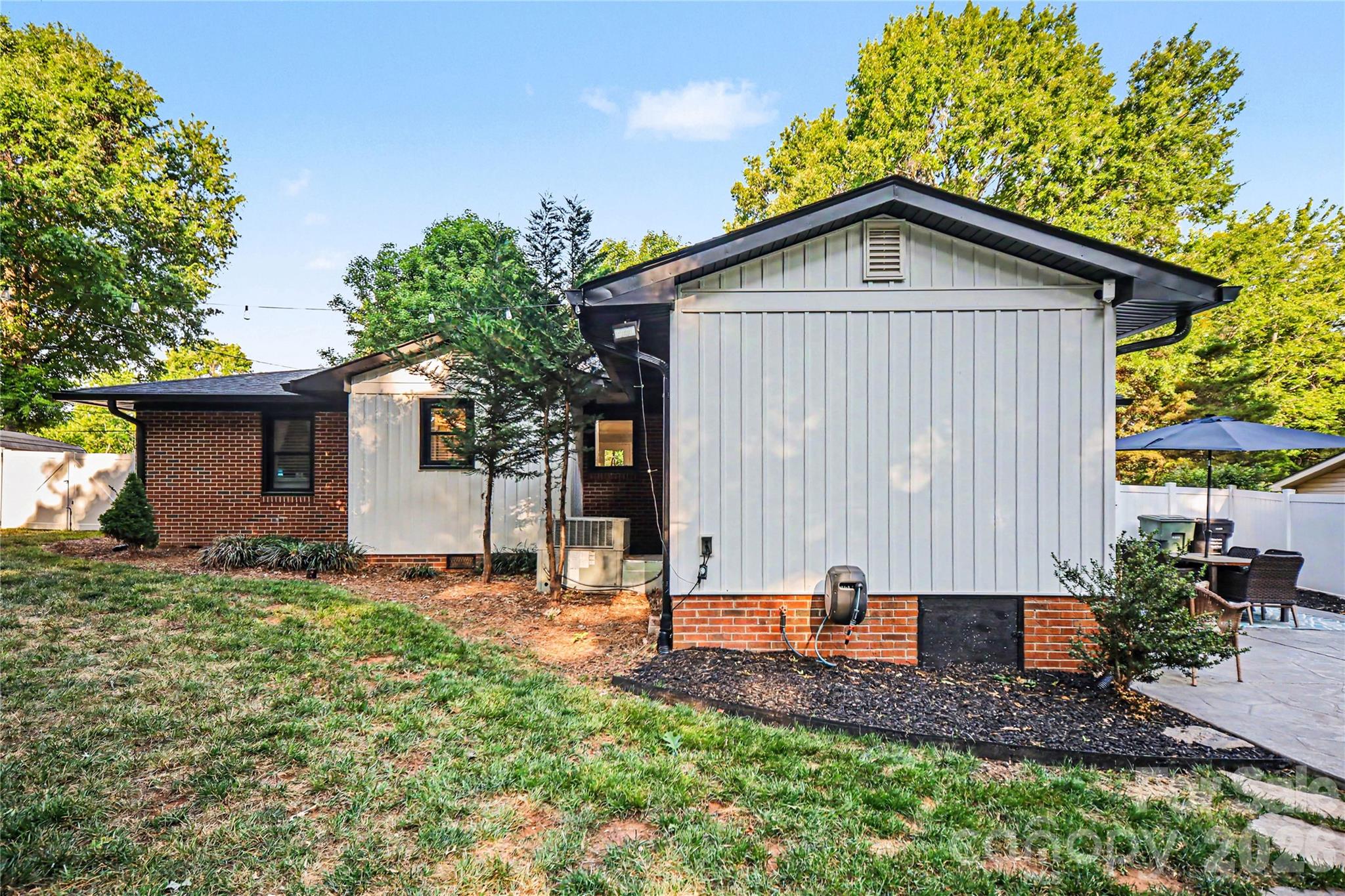 254 Lucky Drive NW