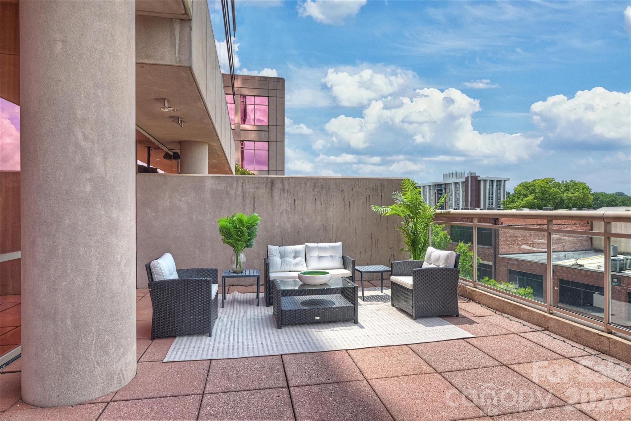 315 Arlington Avenue Unit: 504