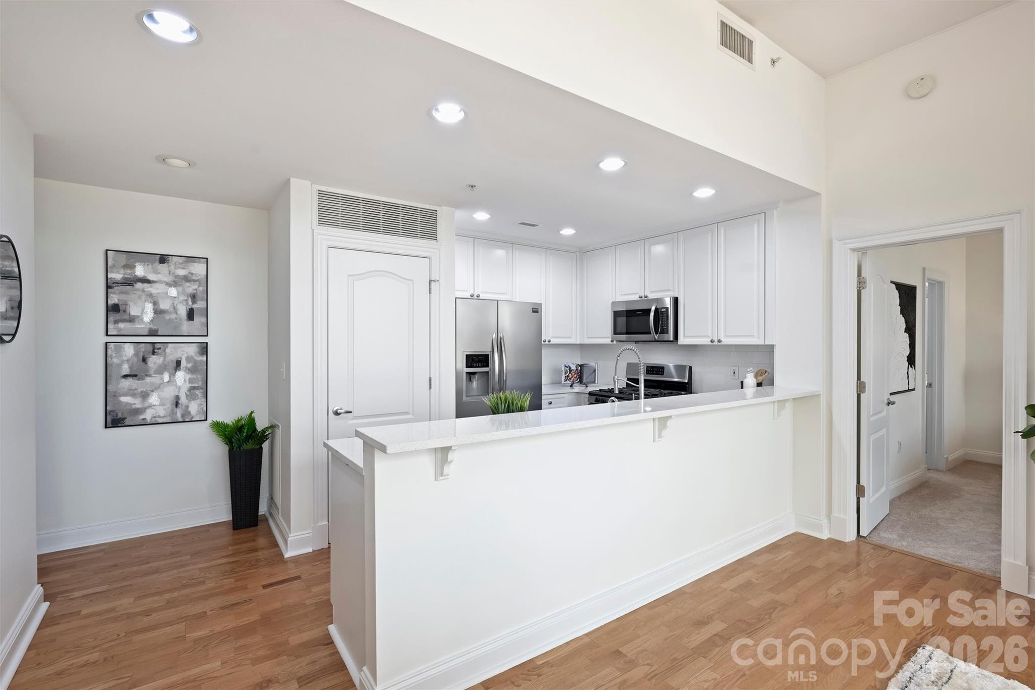 315 Arlington Avenue Unit: 504