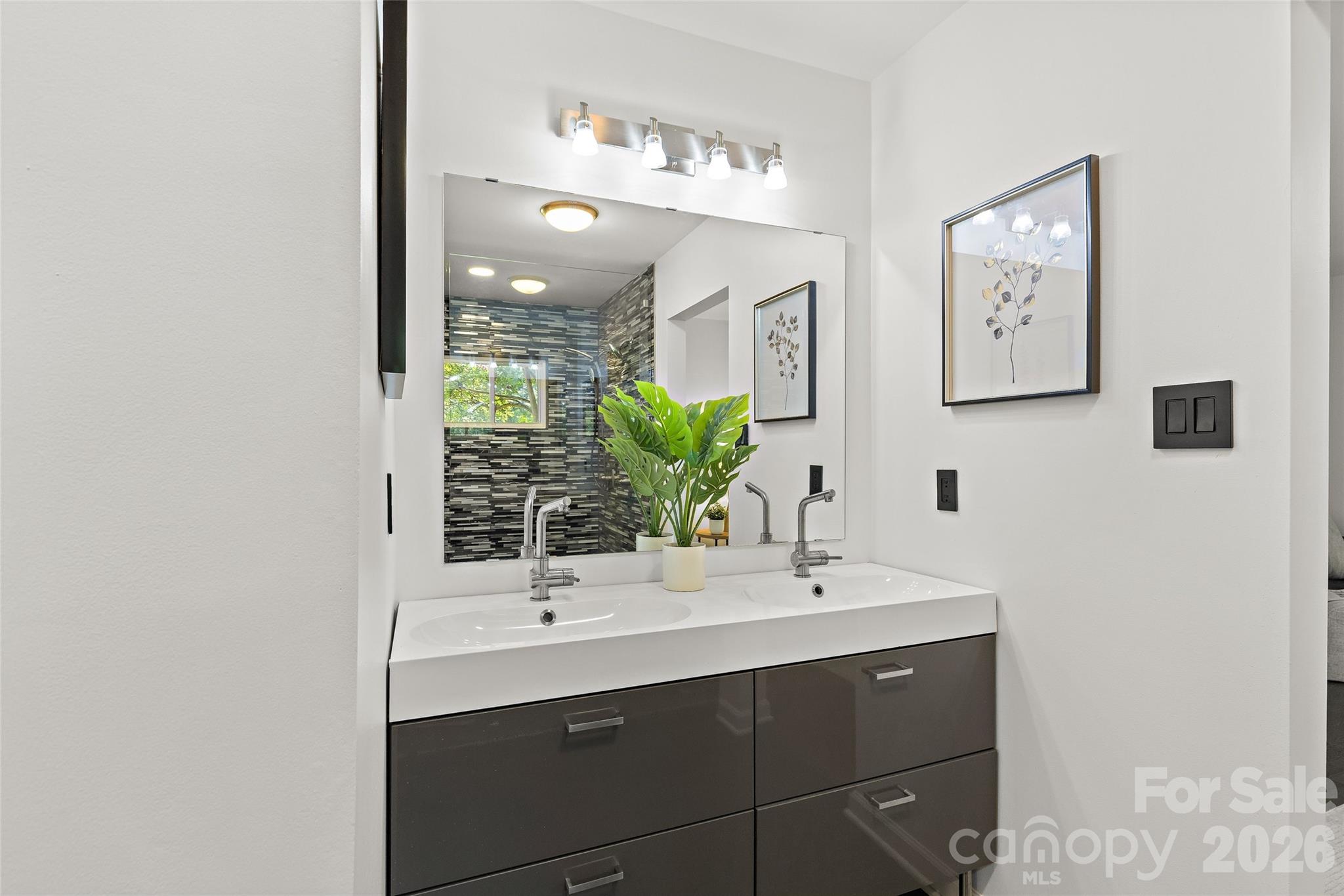 1222 Burtonwood Circle