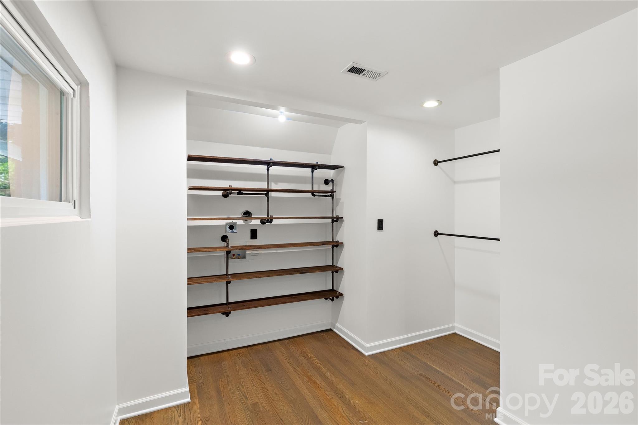 1222 Burtonwood Circle