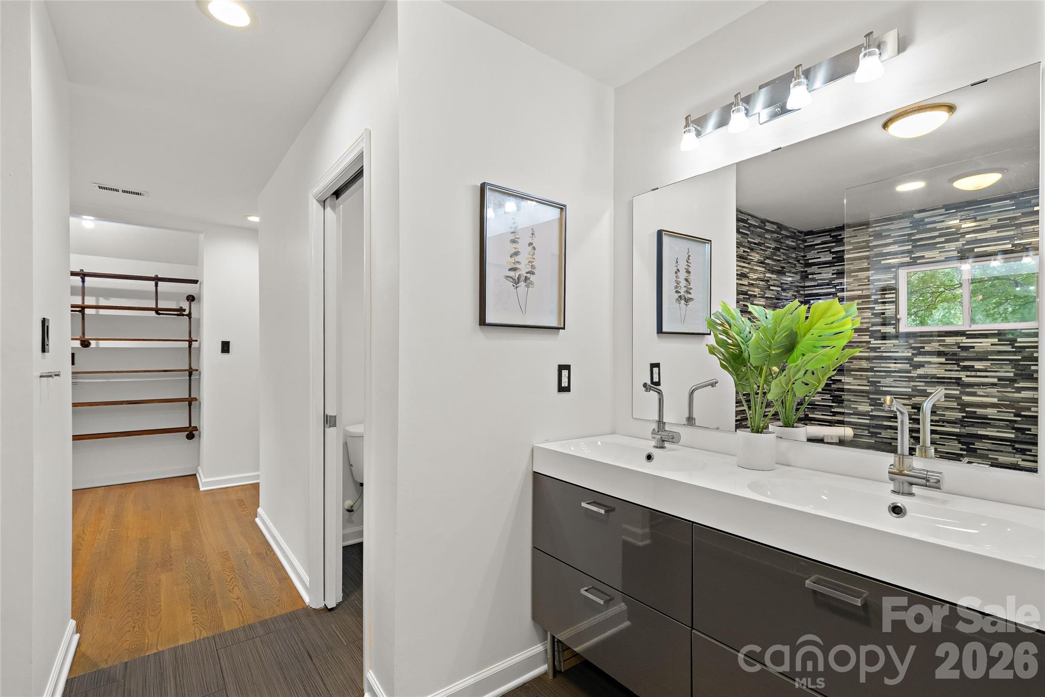 1222 Burtonwood Circle