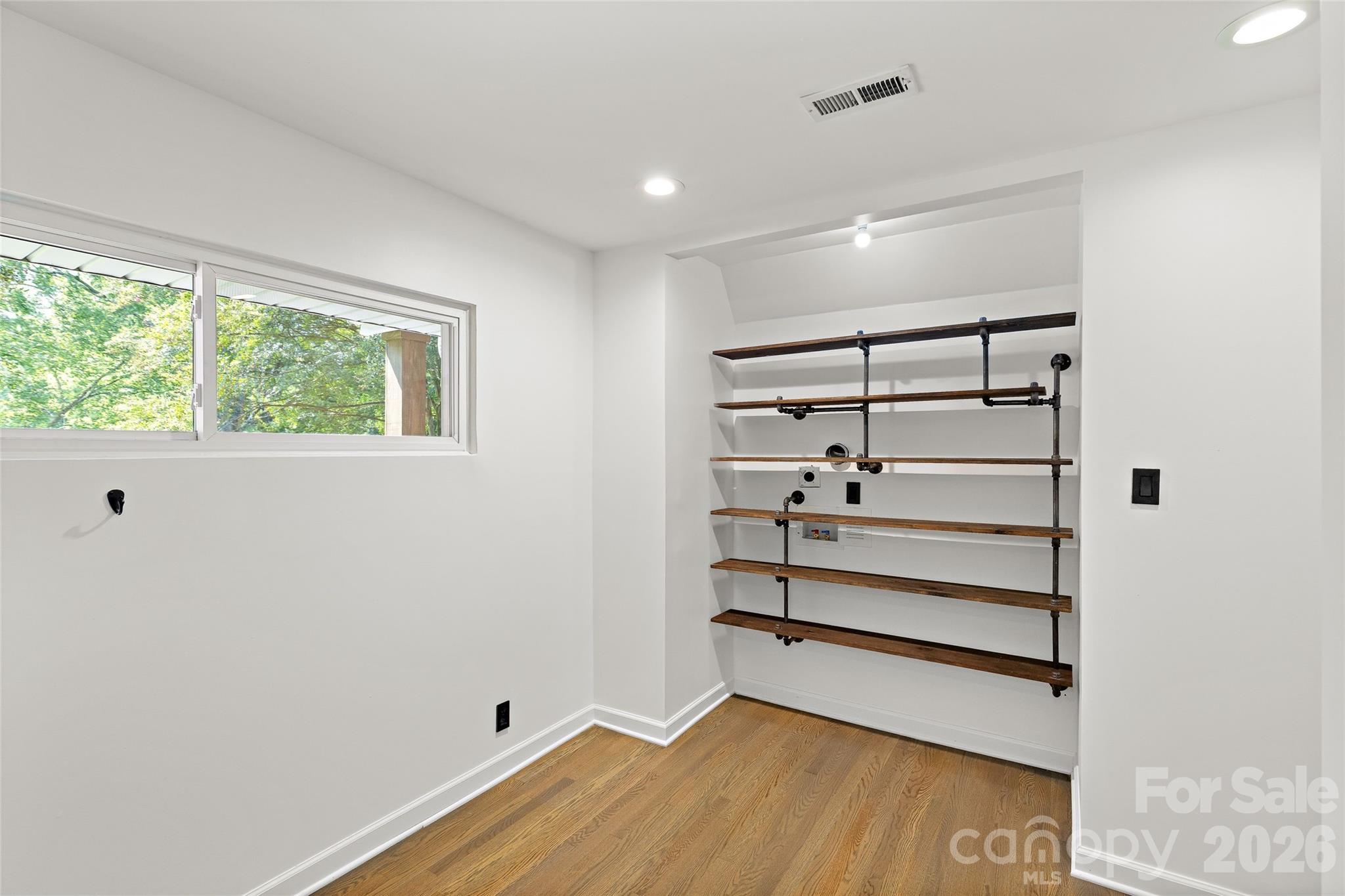 1222 Burtonwood Circle