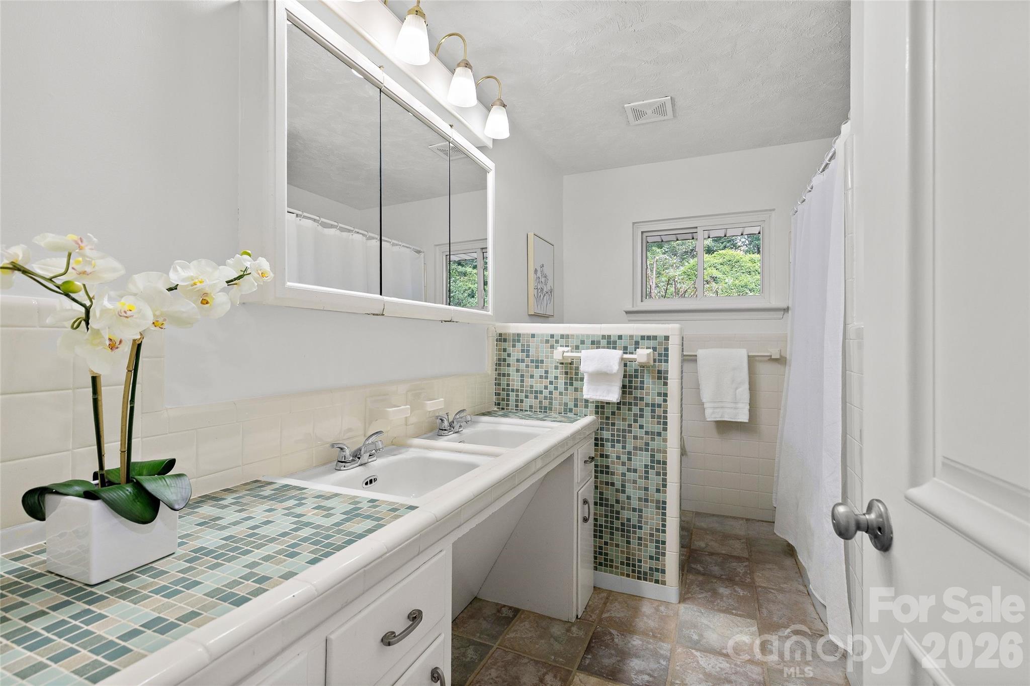 1222 Burtonwood Circle