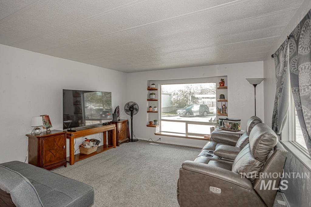 306 E 47th Street # 9