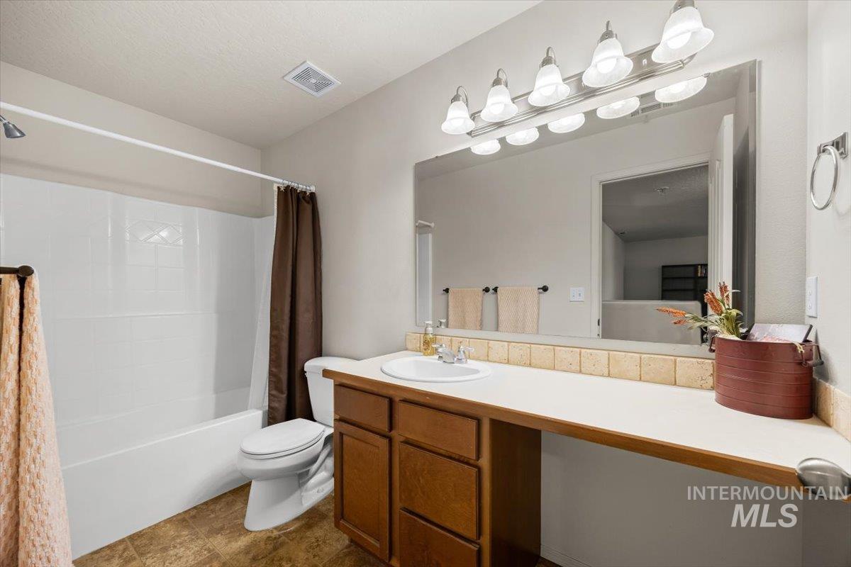 120 E Willow Creek Dr