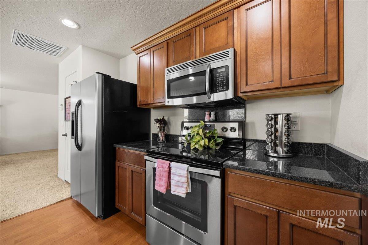 120 E Willow Creek Dr