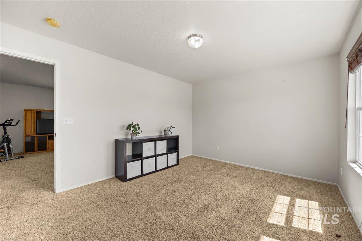 120 E Willow Creek Dr