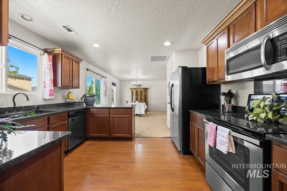 120 E Willow Creek Dr