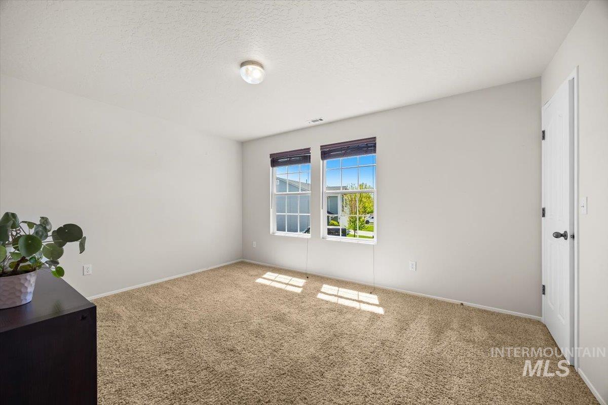 120 E Willow Creek Dr