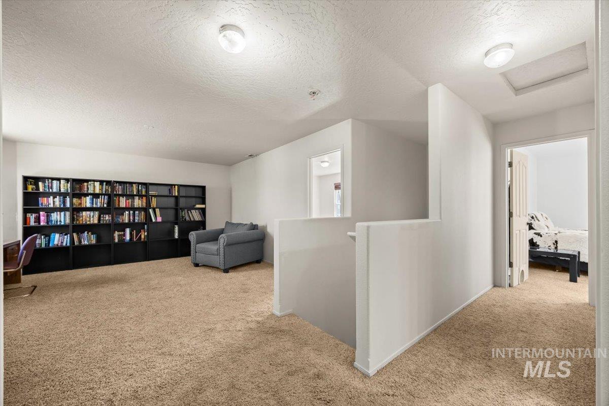 120 E Willow Creek Dr