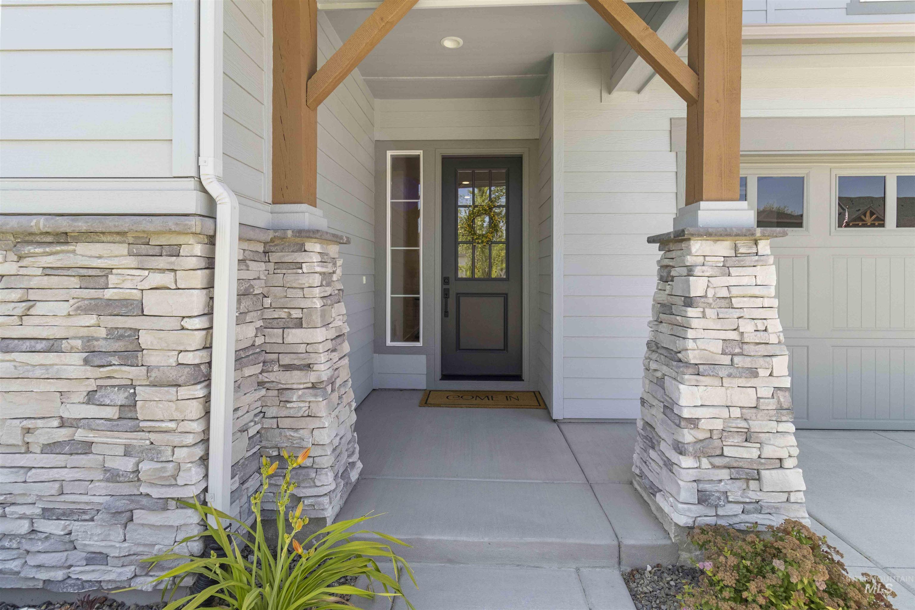 125 S Eagles Roost Way