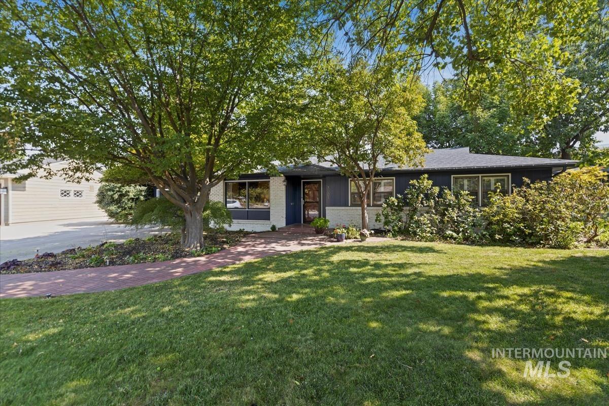 3601 W Clement Rd
