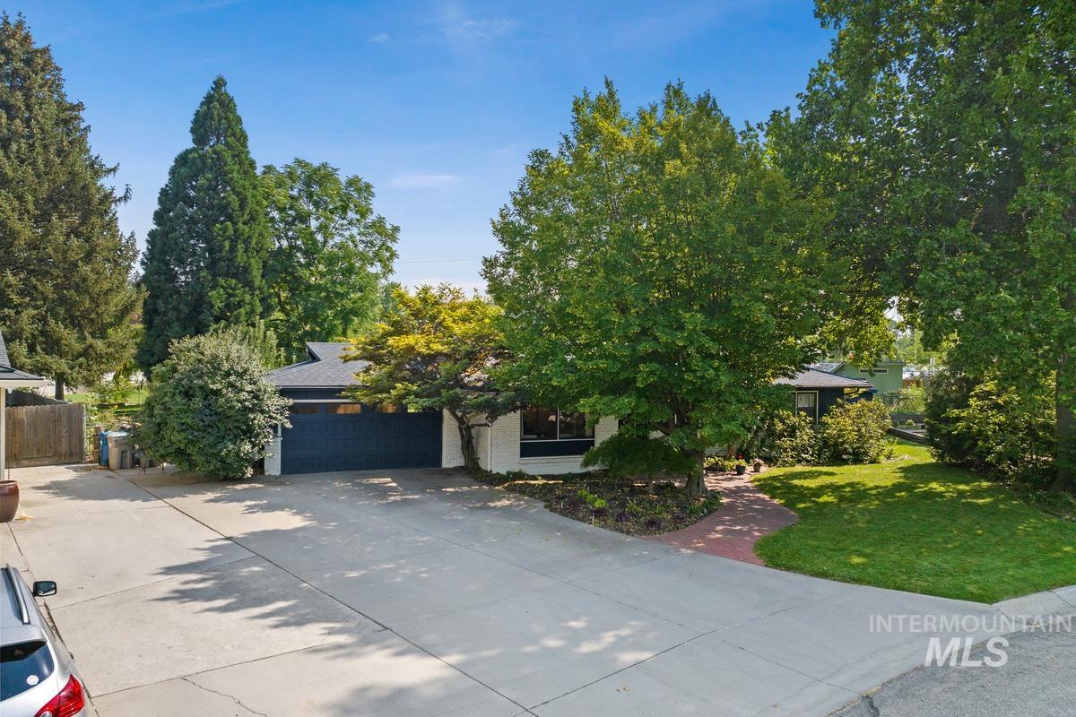 3601 W Clement Rd