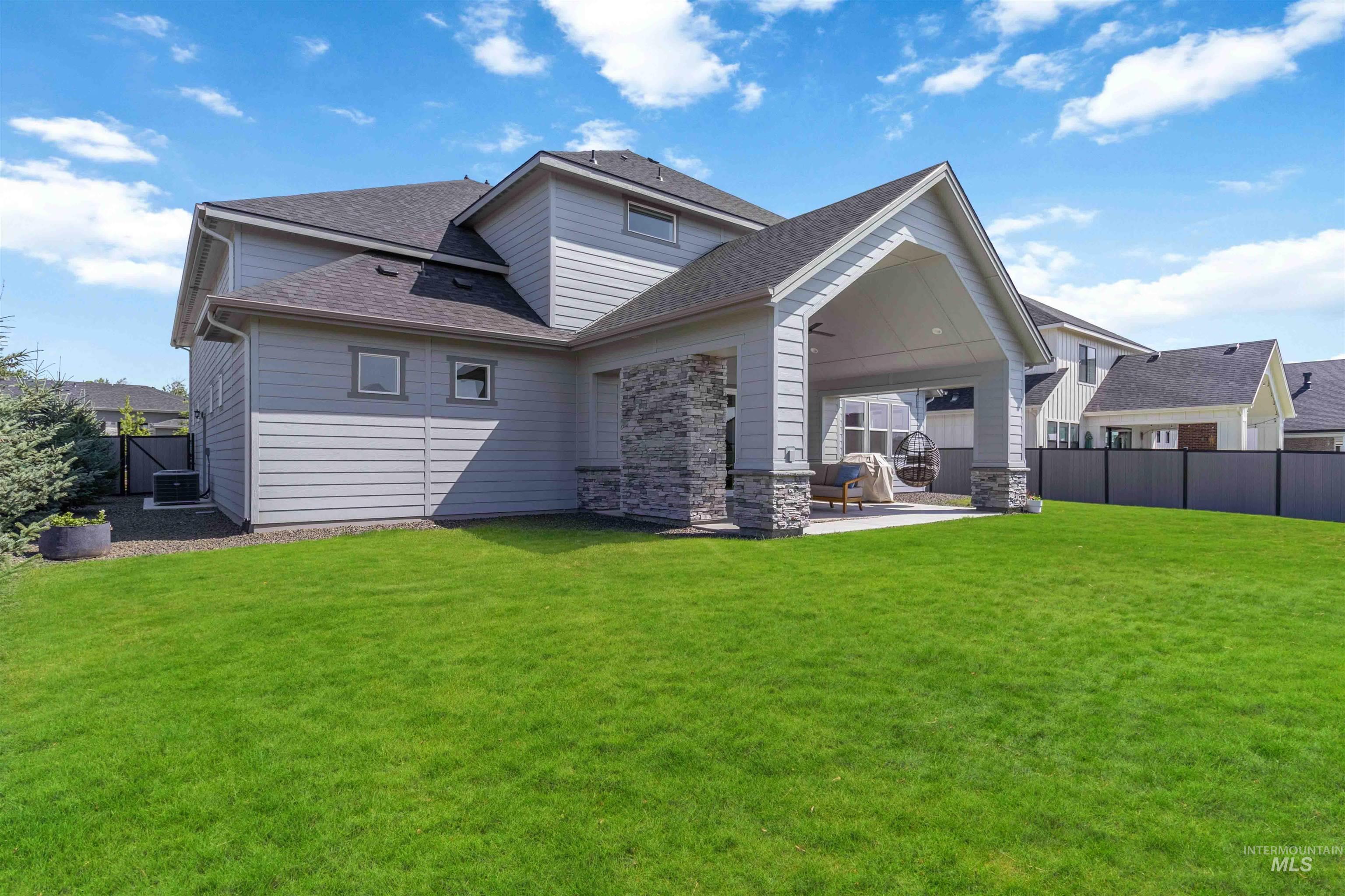 125 S Eagles Roost Way