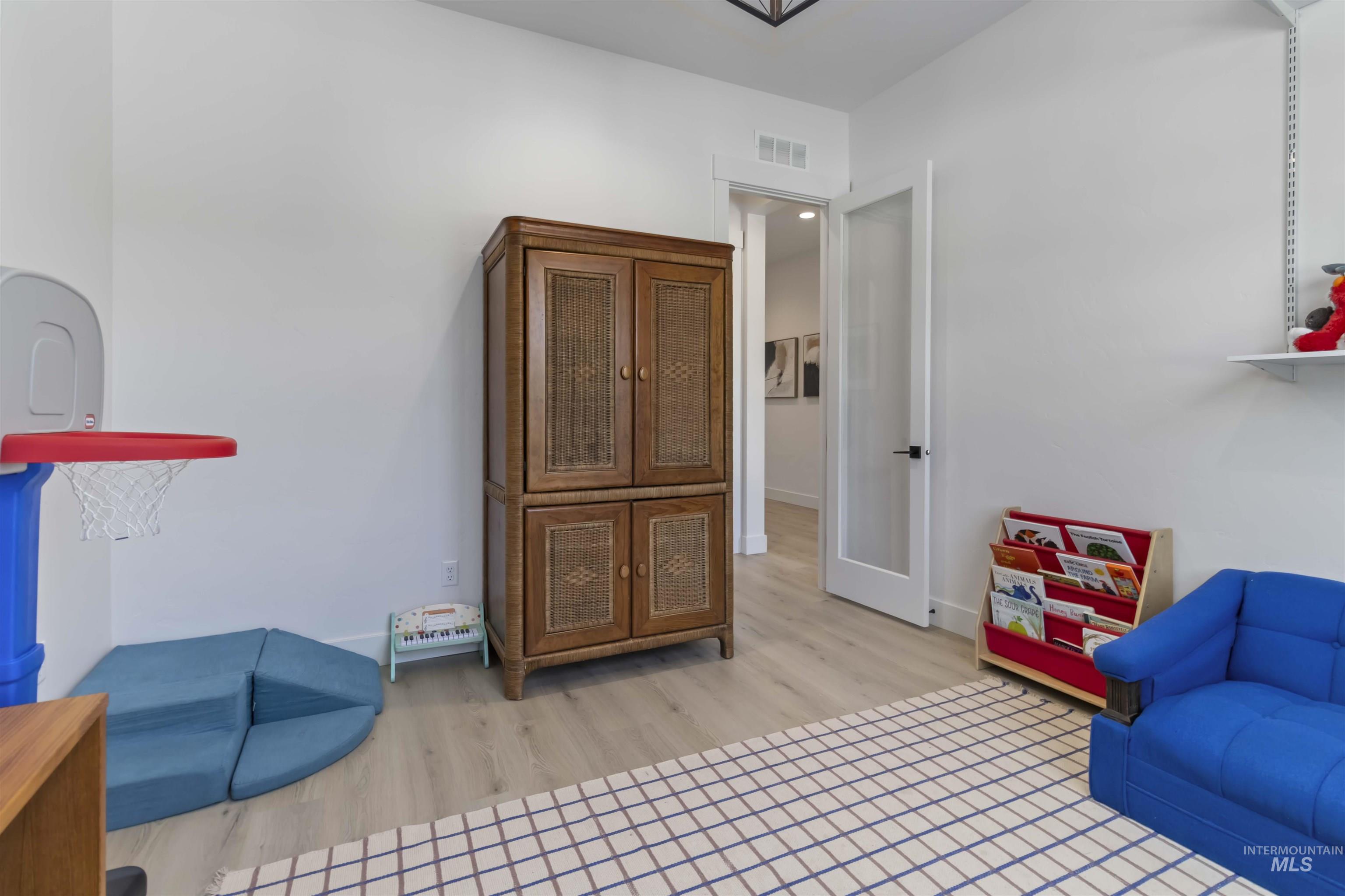 125 S Eagles Roost Way